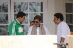 Akshay Kumar, Dimple Kapadia at the hospital when Rajesh Khanna was discharged in Mumbai on 21st June 2012 (31).JPG
